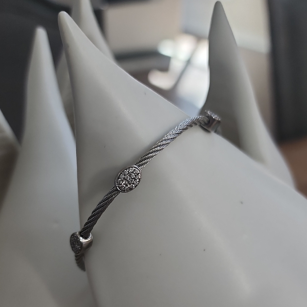 Elegant Silver Bracelet with Crystal Accents